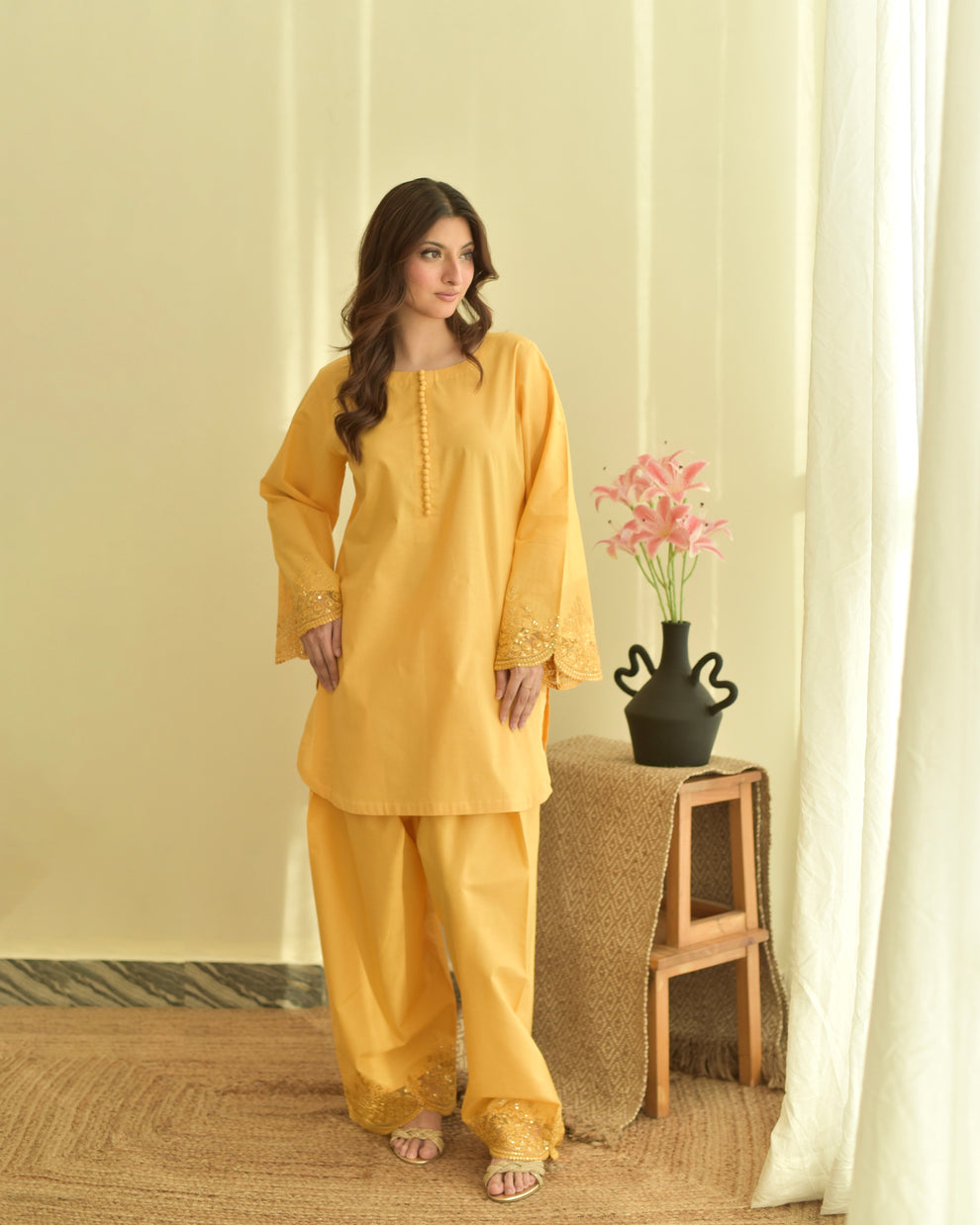 Honey Aura yellow shirt with round border stitching