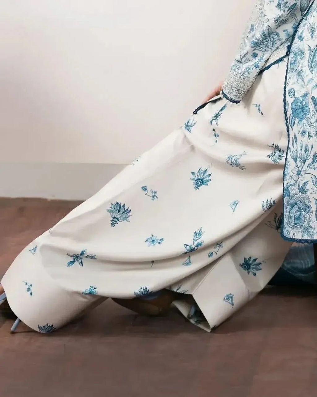Zareen Printed flowy chiffon printed dupatta