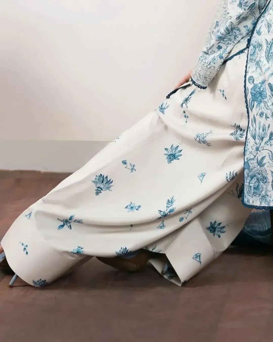 Zareen Printed flowy chiffon printed dupatta