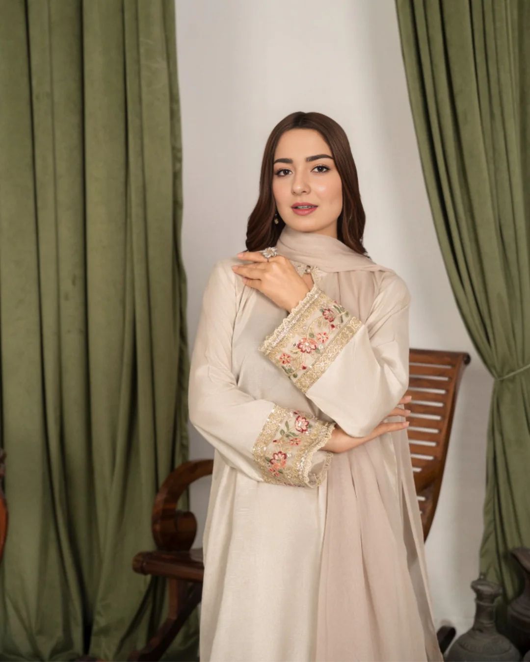 Zarposh intricate embroidery on shirt daman
