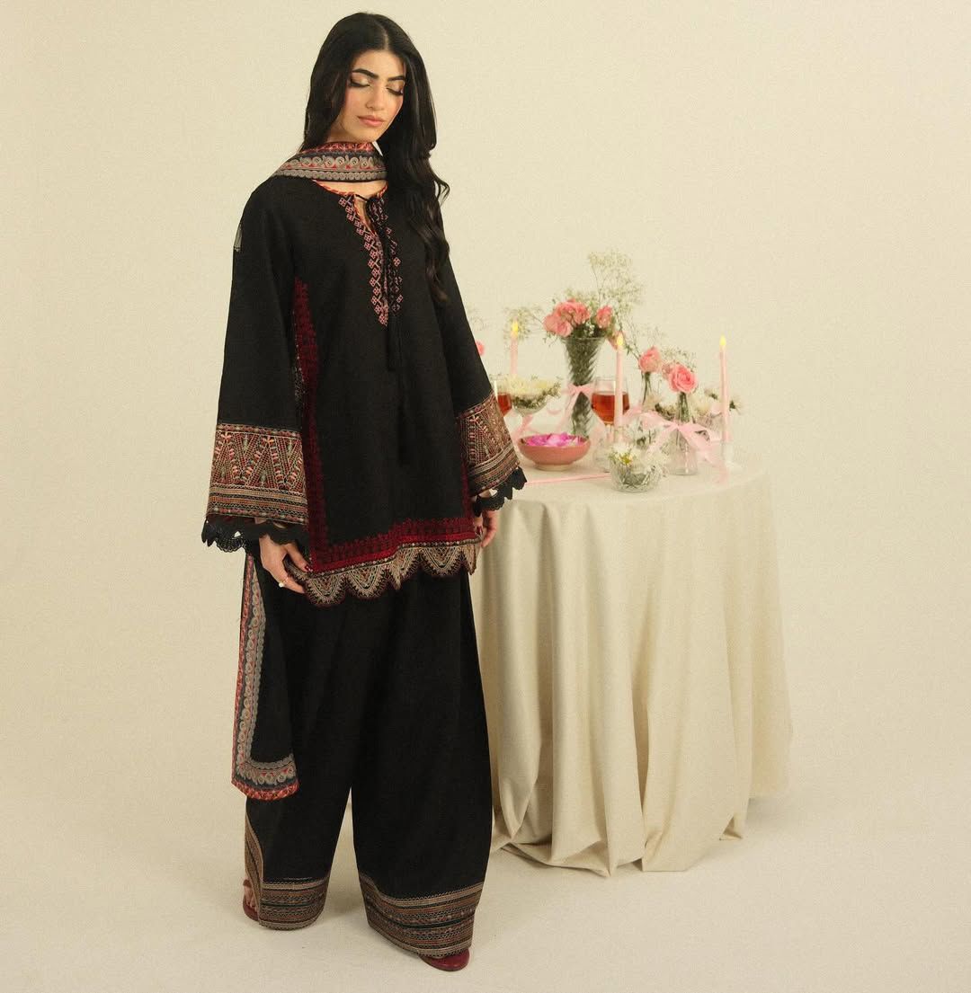 Zaryab beige gold and pink sleeve embroidery